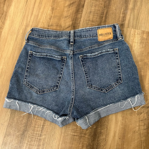 Hollister Ultra High-Rise Mom Short 3” Size 30 - Picture 5 of 5
